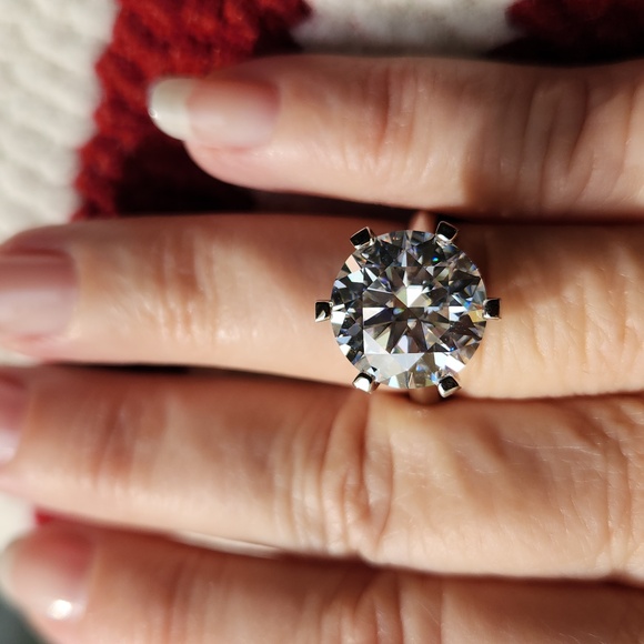 Moissanite 8ct Ring Triple Platinum over Sterling Silver Size 5.5 - Picture 8 of 8